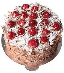 Geleneksel Tariflerle 6–9 Kişilik Çikolatalı Frambuazlı Yaş Pasta