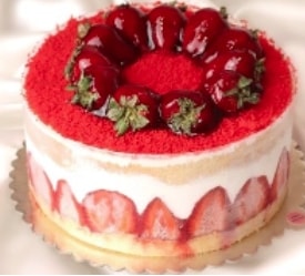 Şık Sunumlu Çilekli Mois Yaş Pasta